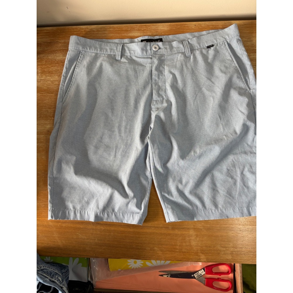 TravisMathew Mens Golf Shorts Light Blue Heather Performance Stretch Size 40